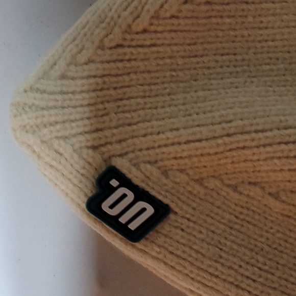 WOMENS TOQUE - Picture 2 of 3